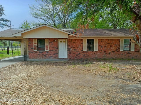 Homes For Sale - 802 Gentle Ben Avenue<br/> Yazoo City, MS 39194