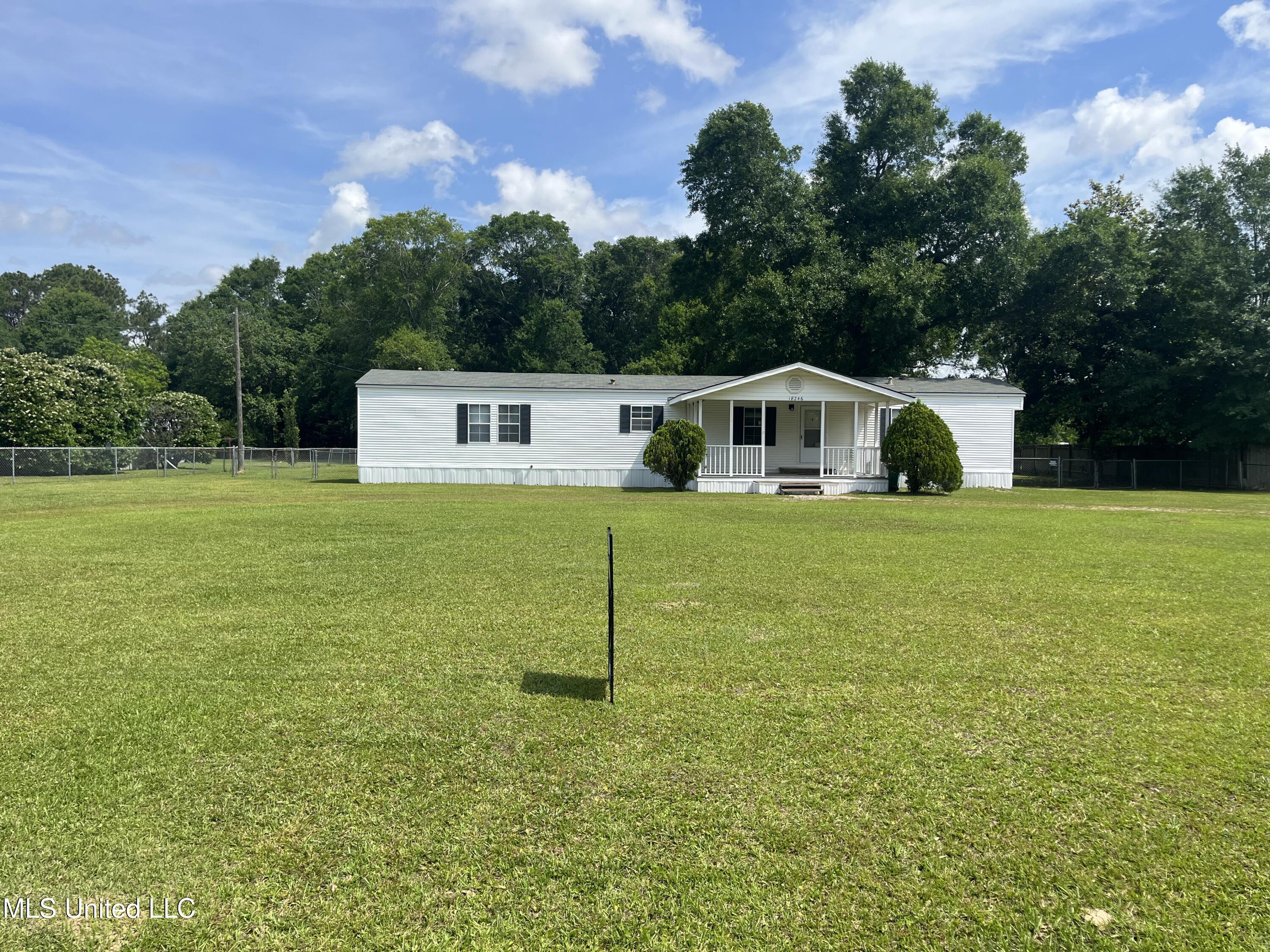 18246 Robin Oaks Drive, Gulfport, Mississippi image 1