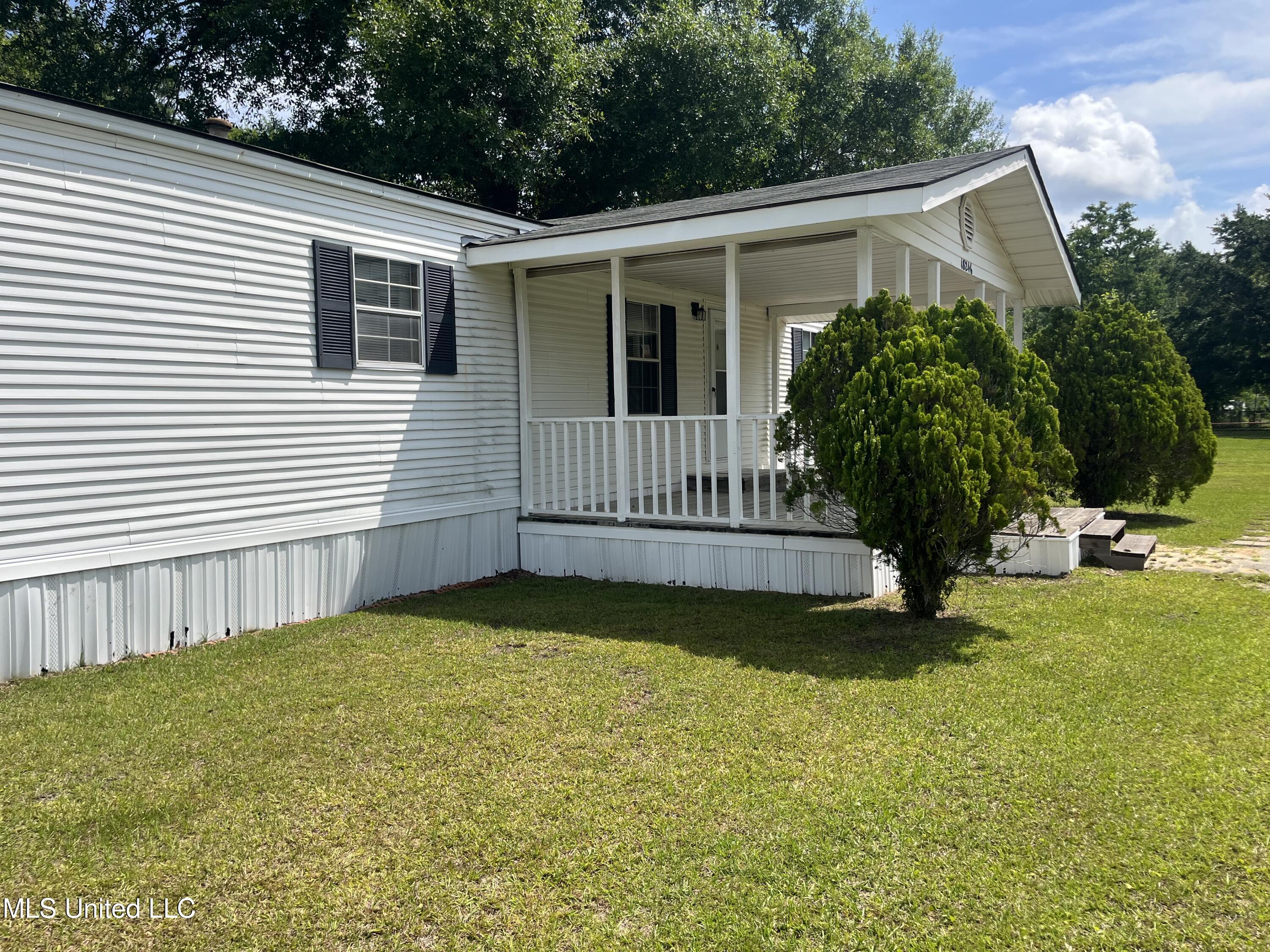 18246 Robin Oaks Drive, Gulfport, Mississippi image 10