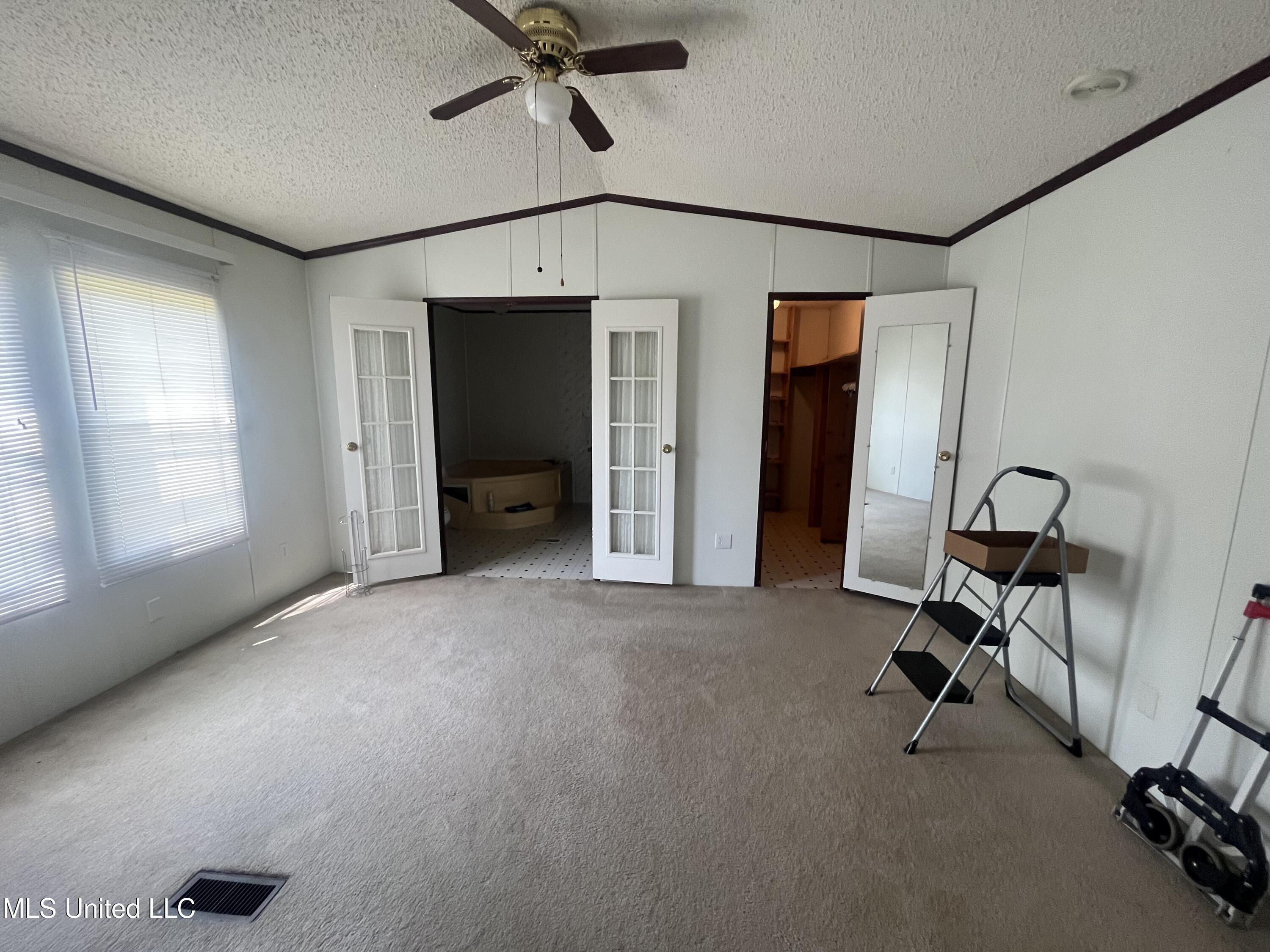 18246 Robin Oaks Drive, Gulfport, Mississippi image 6