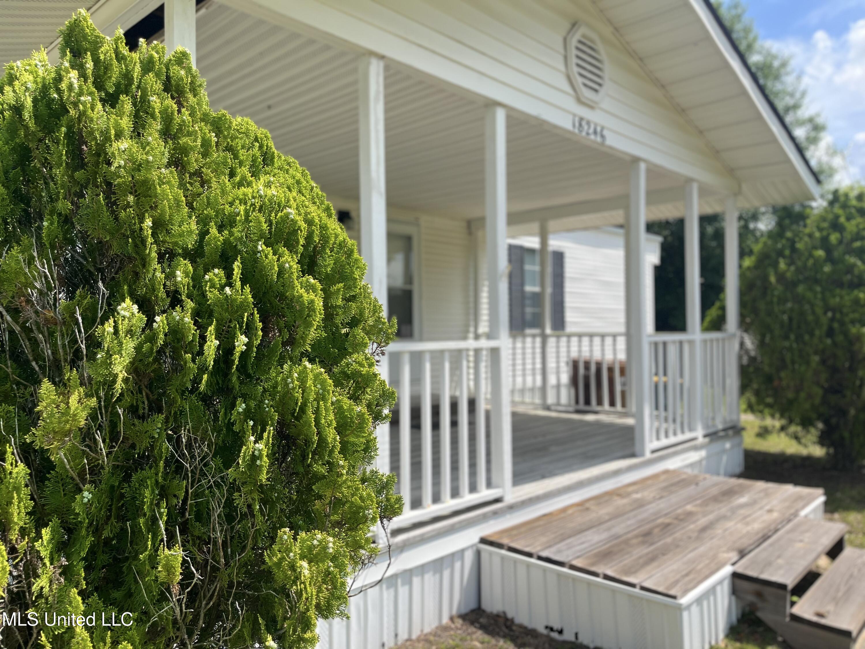 18246 Robin Oaks Drive, Gulfport, Mississippi image 3