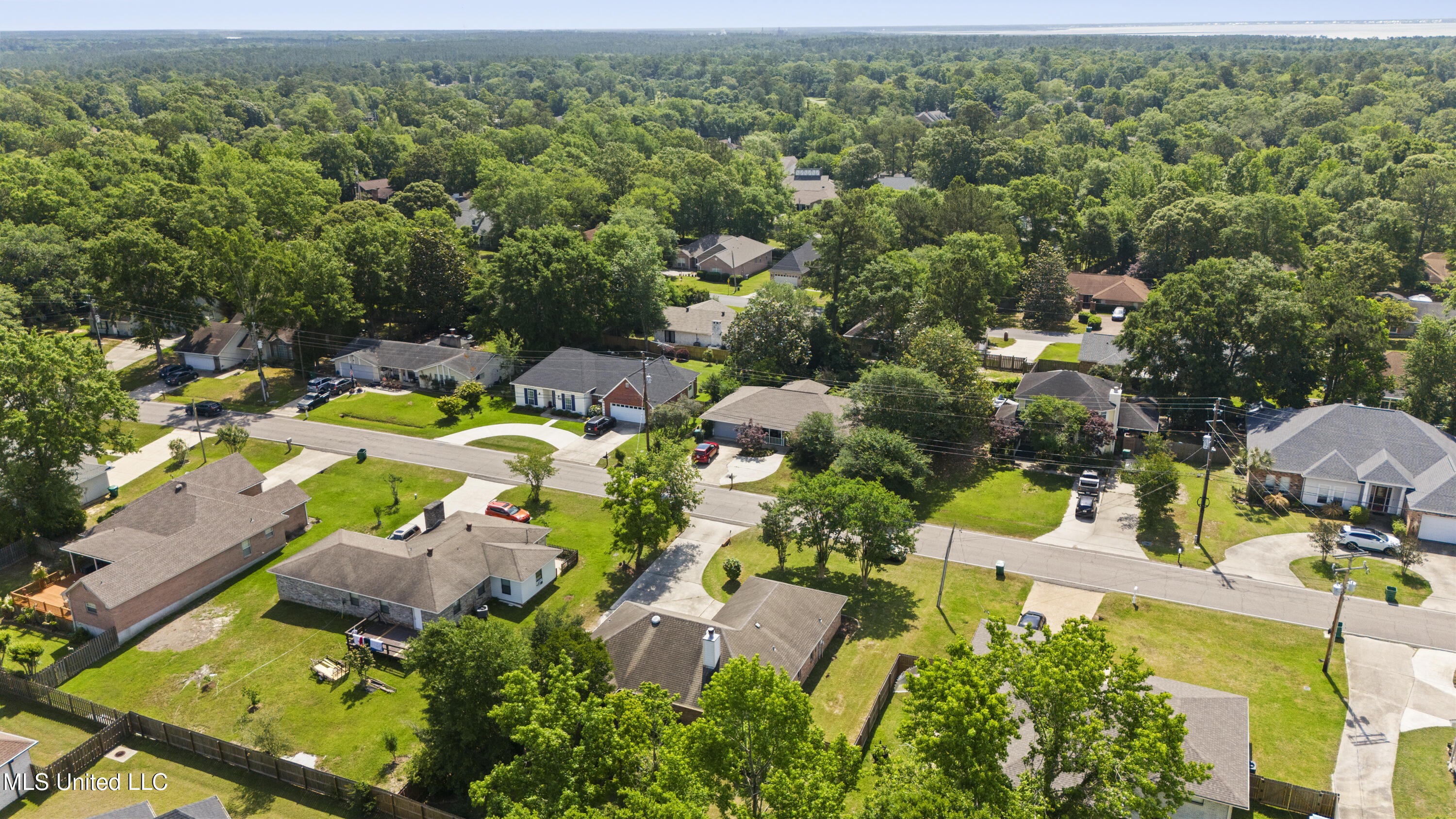 87133 Golf Club Drive, Diamondhead, Mississippi image 2