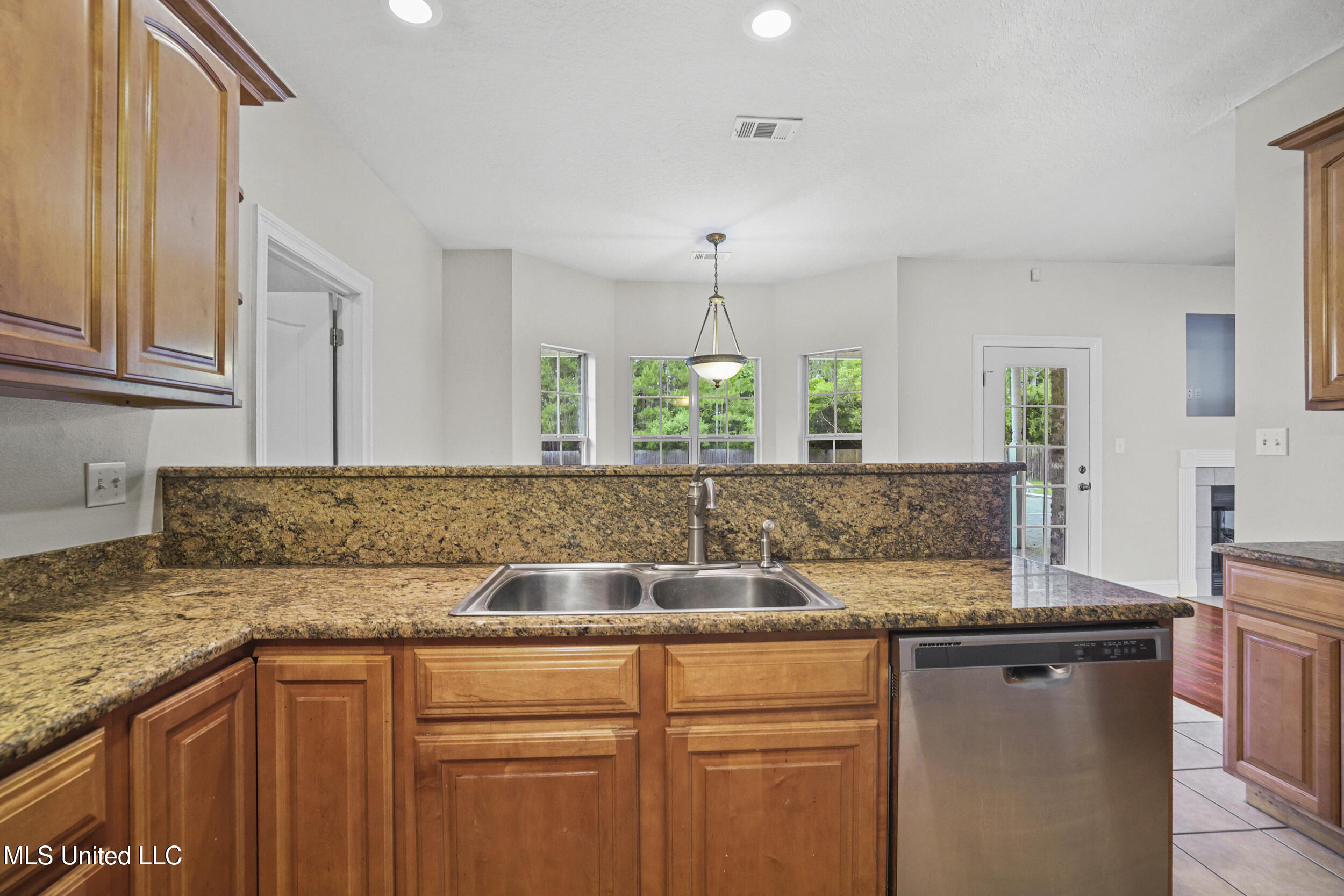1817 Shelby Lane, Ocean Springs, Mississippi image 23