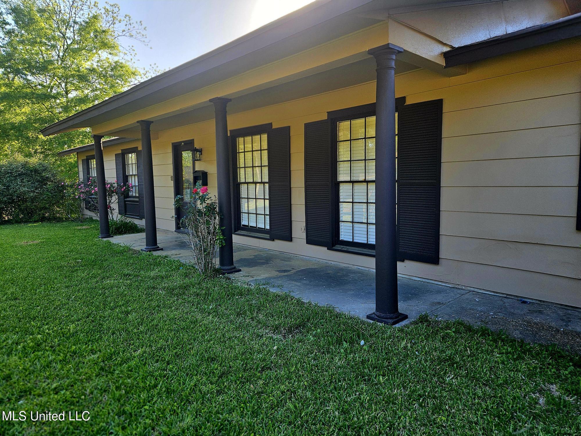 1450 Springdale Drive, Jackson, Mississippi image 1