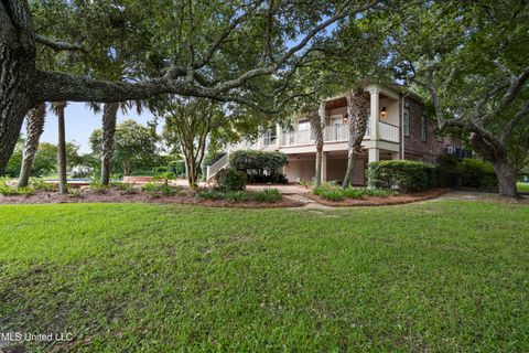 Single Family Residence in Gulfport MS 1440 Mill Road 4.jpg