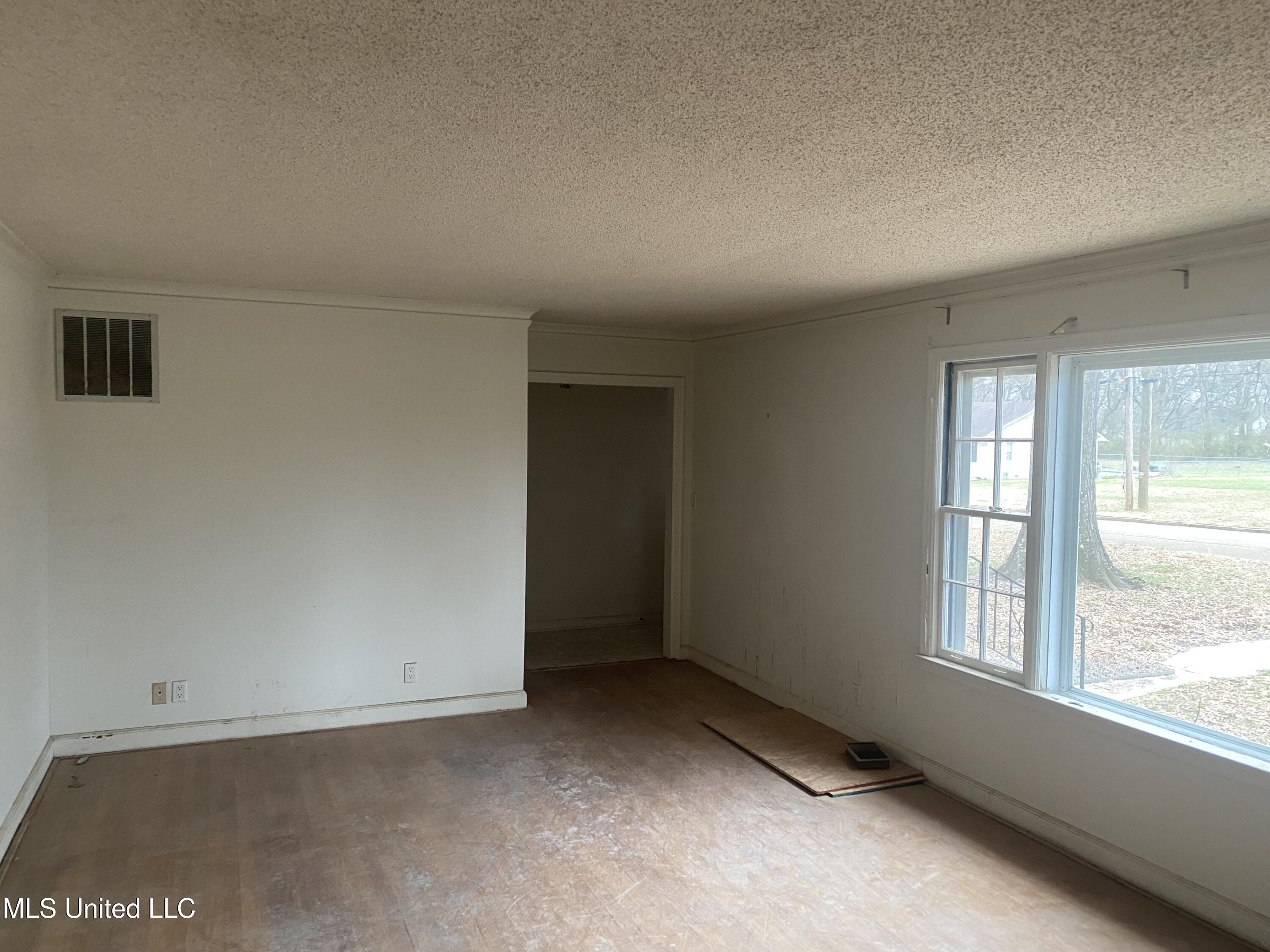 206 Bowden Street, Senatobia, Mississippi image 4