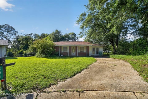Homes For Sale - 201 Fore Circle<br/> Gulfport, MS 39503