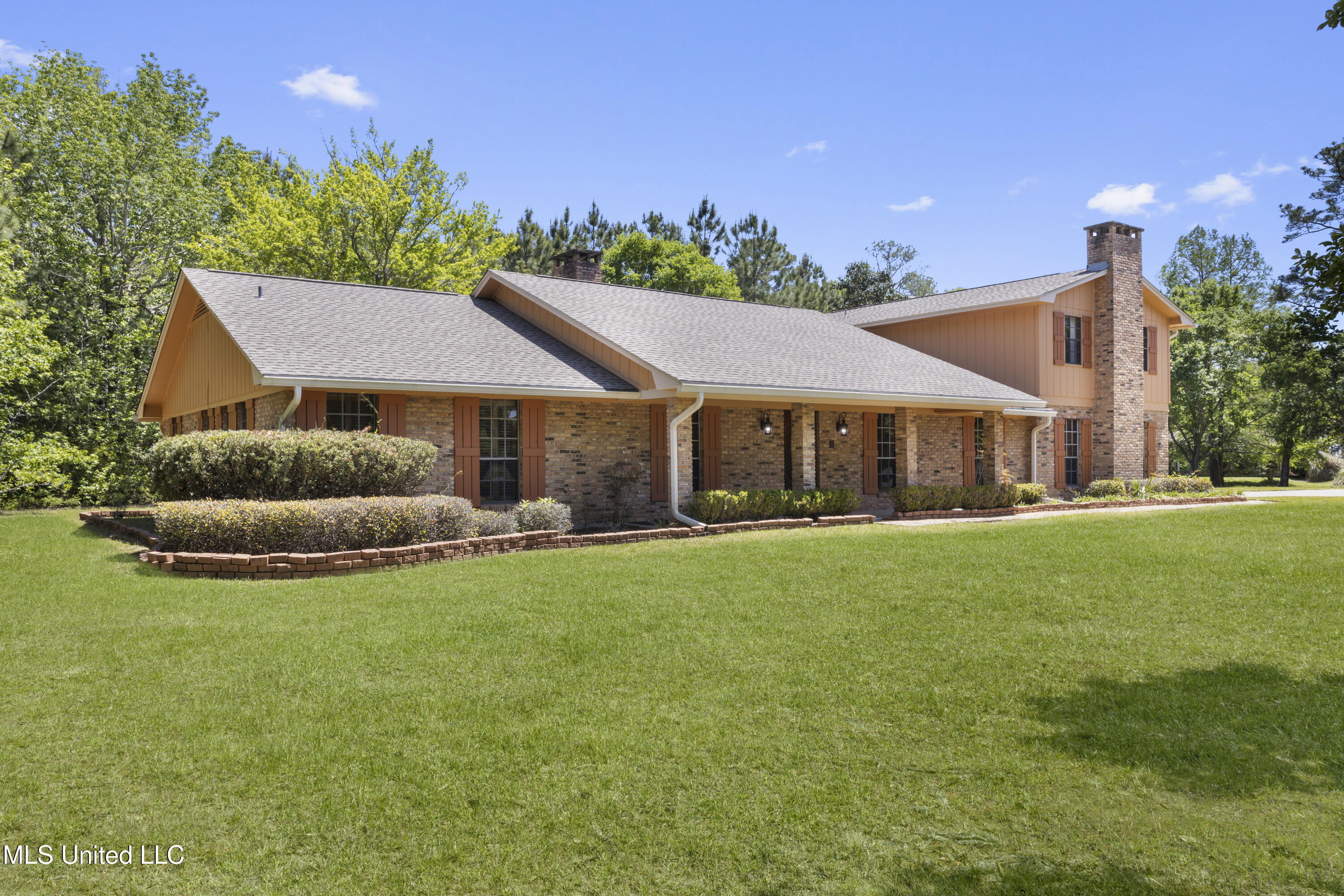 1410 Bay Ridge Drive, Gautier, Mississippi image 3