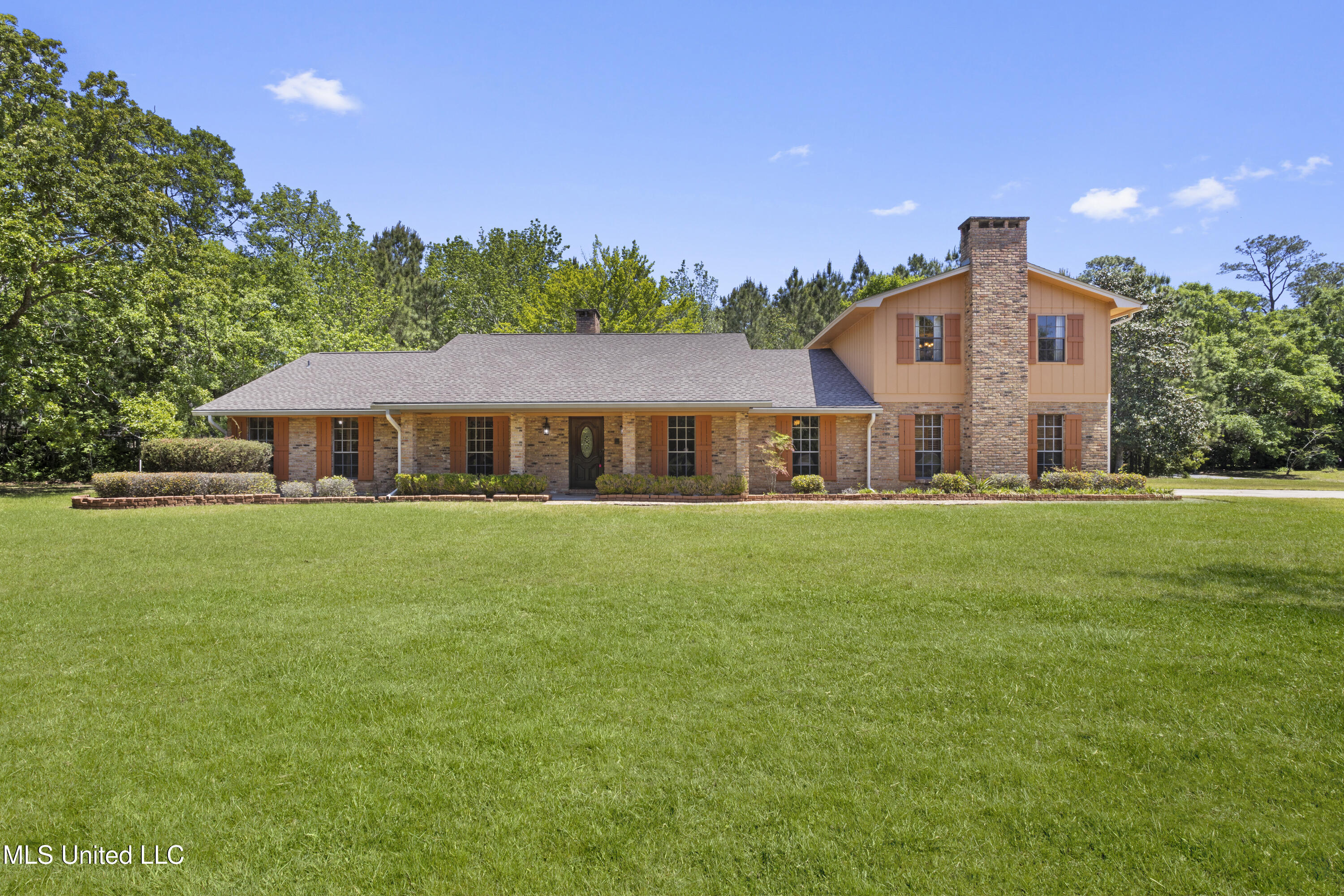 1410 Bay Ridge Drive, Gautier, Mississippi image 1