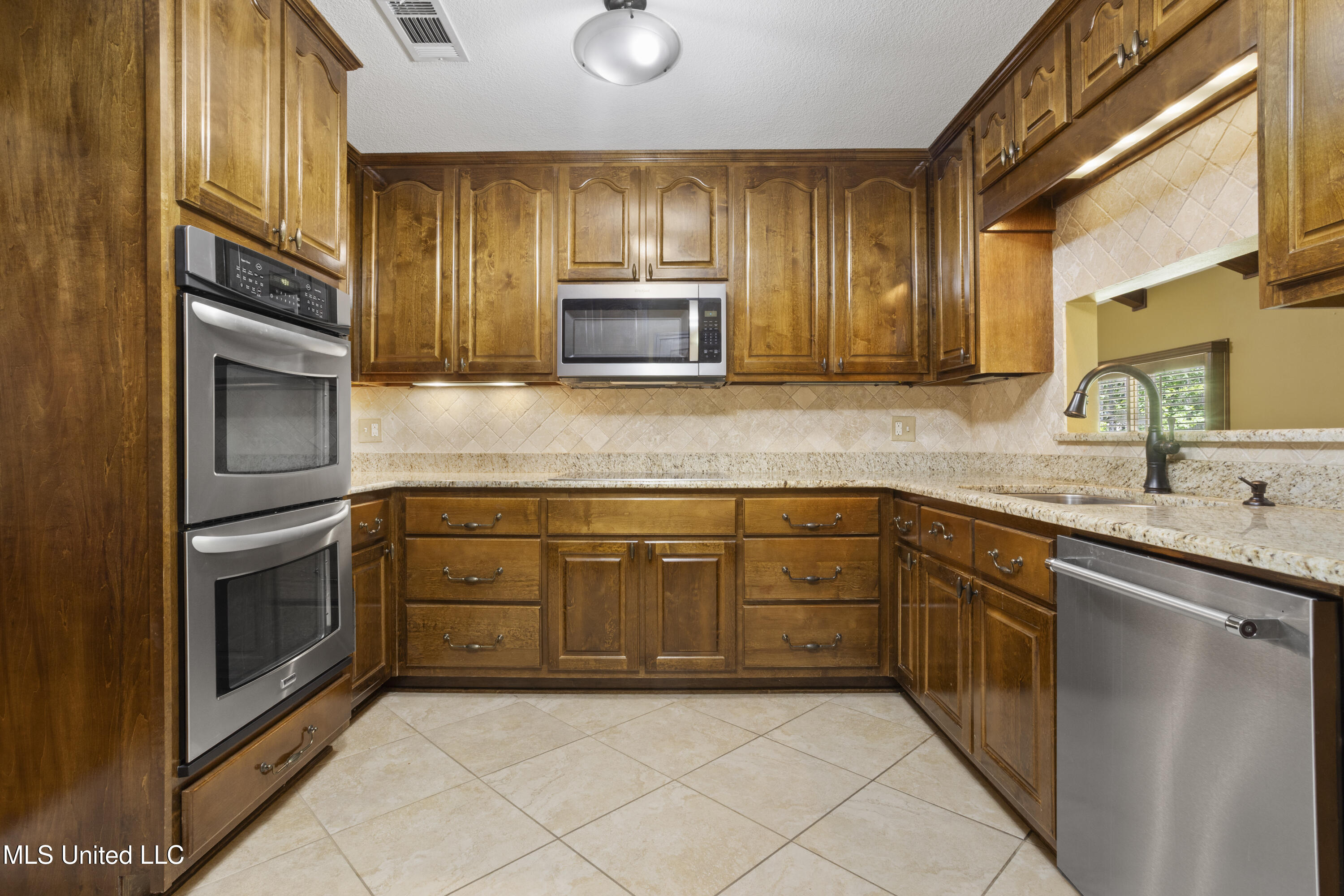 1410 Bay Ridge Drive, Gautier, Mississippi image 15