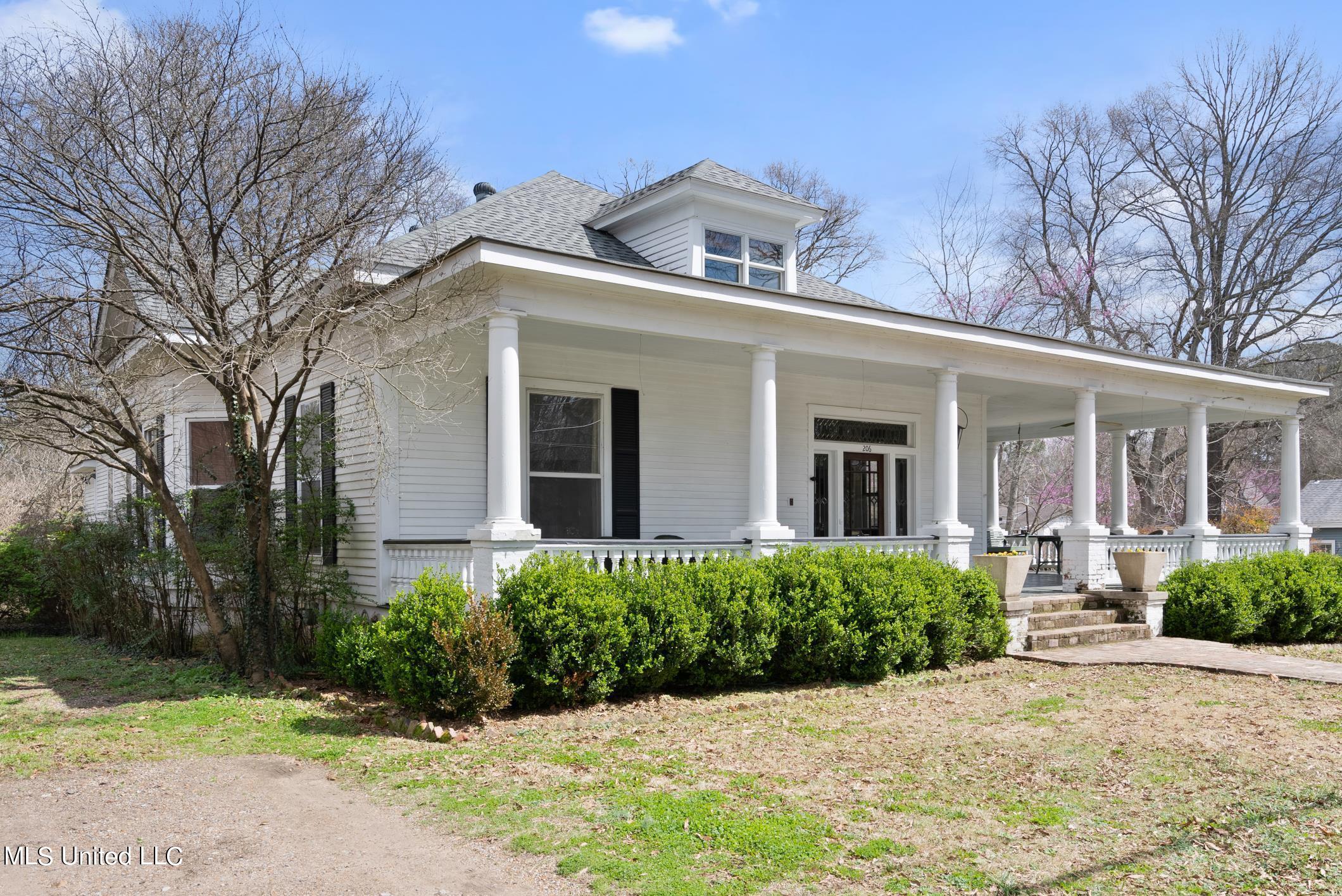 206 Park Street, Senatobia, Mississippi image 2