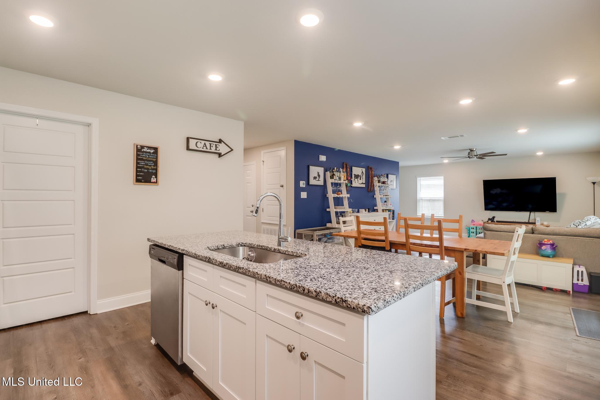 18512 Elkwood Drive, Gulfport, Mississippi image 6