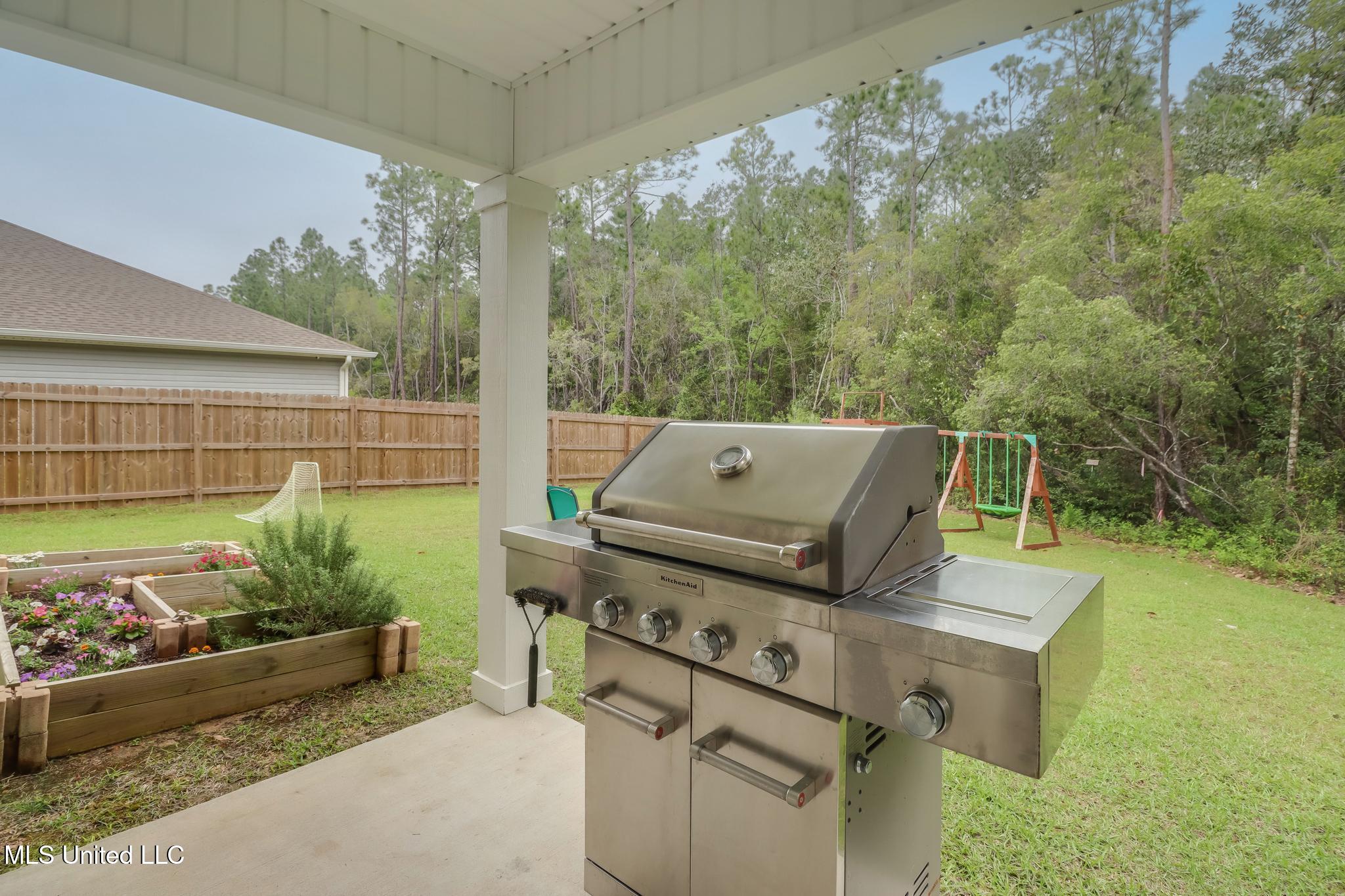 18512 Elkwood Drive, Gulfport, Mississippi image 27