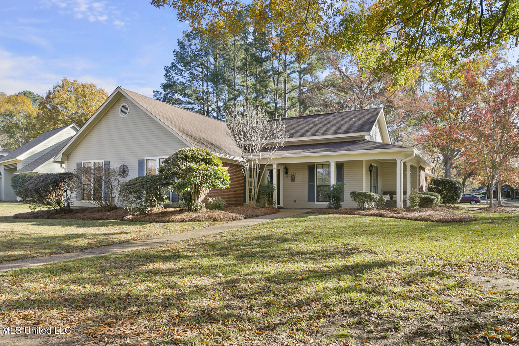 523 Live Oak Drive, Madison, Mississippi image 1