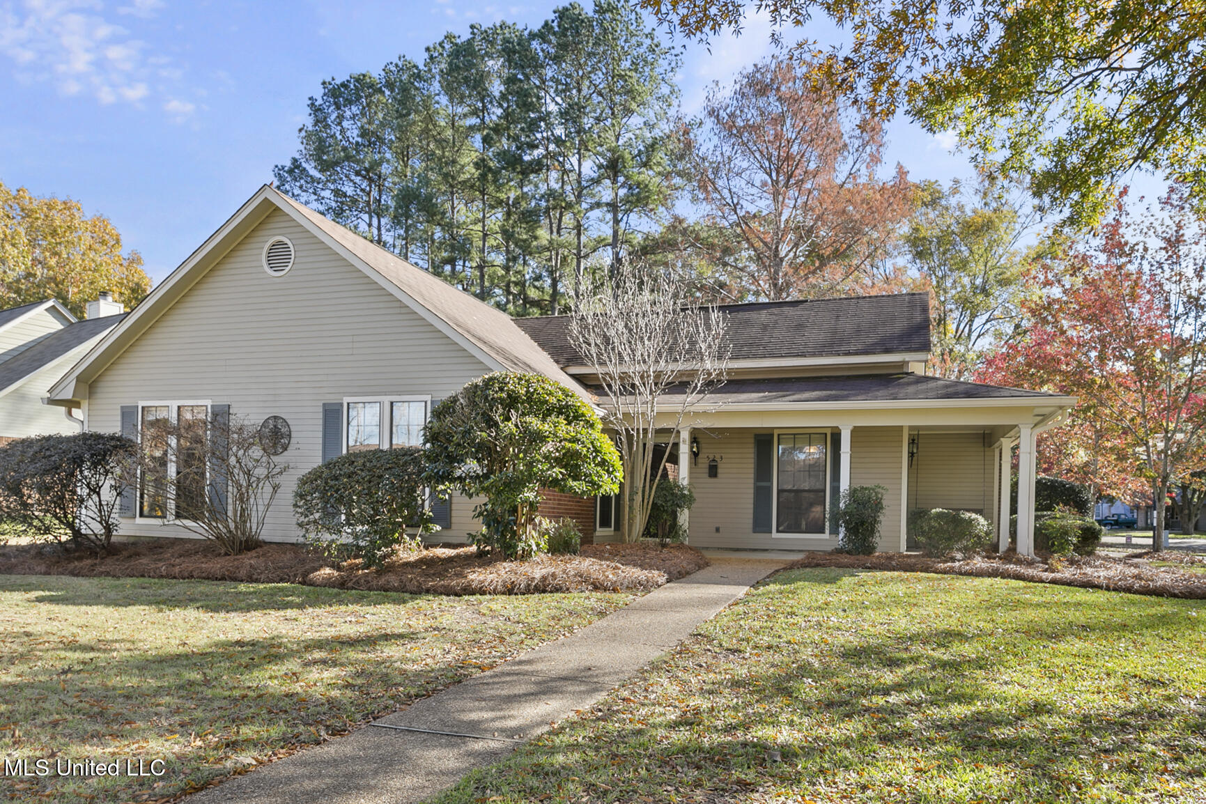 523 Live Oak Drive, Madison, Mississippi image 2