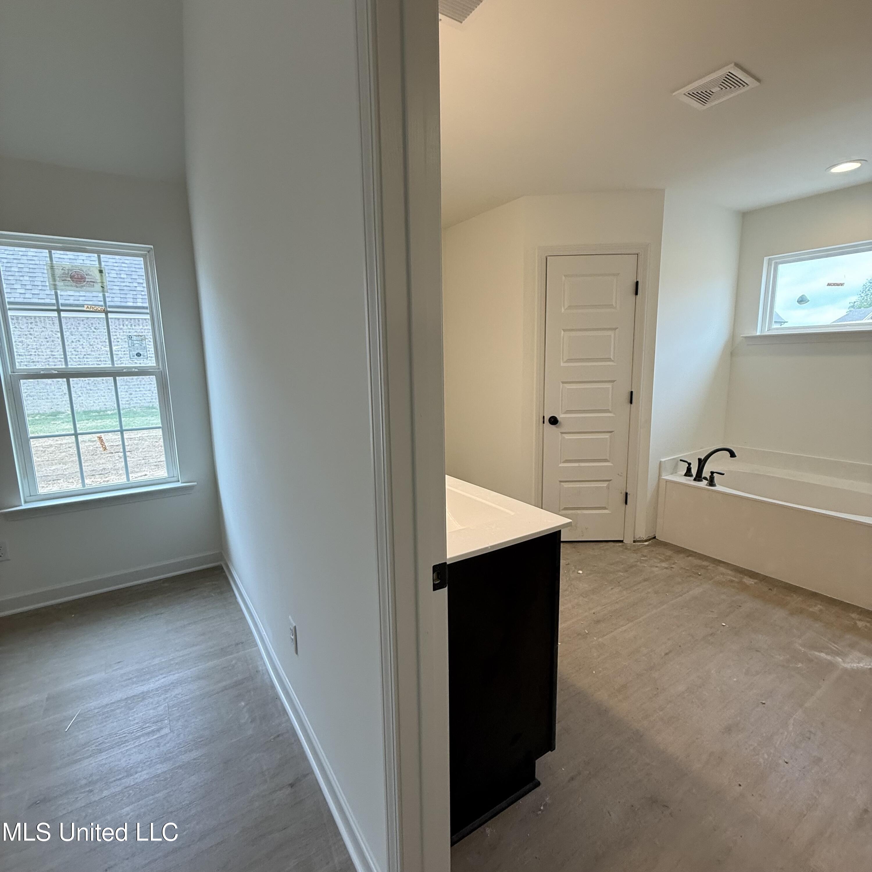 8905 Tucker Lane, Southaven, Mississippi image 23