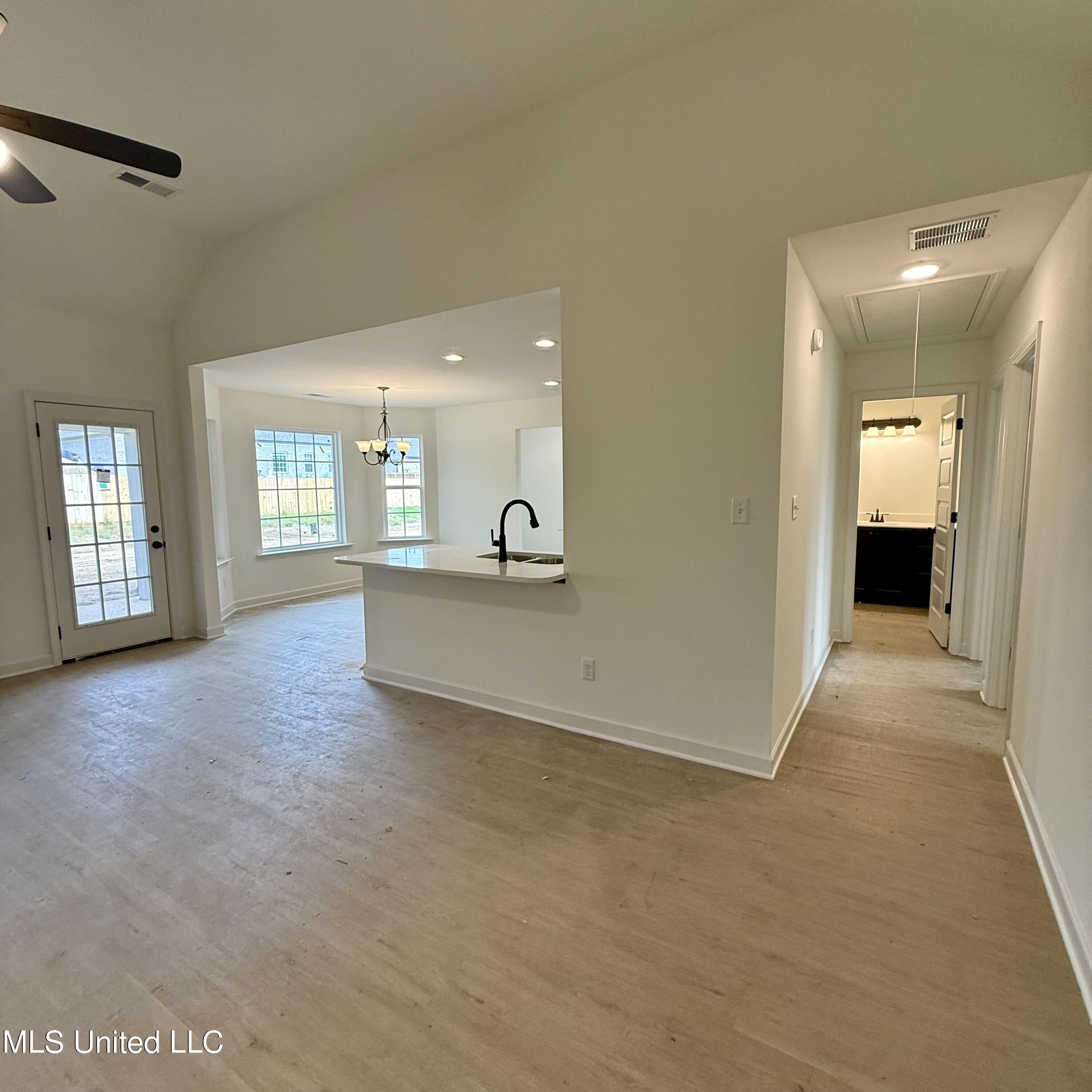 8905 Tucker Lane, Southaven, Mississippi image 7