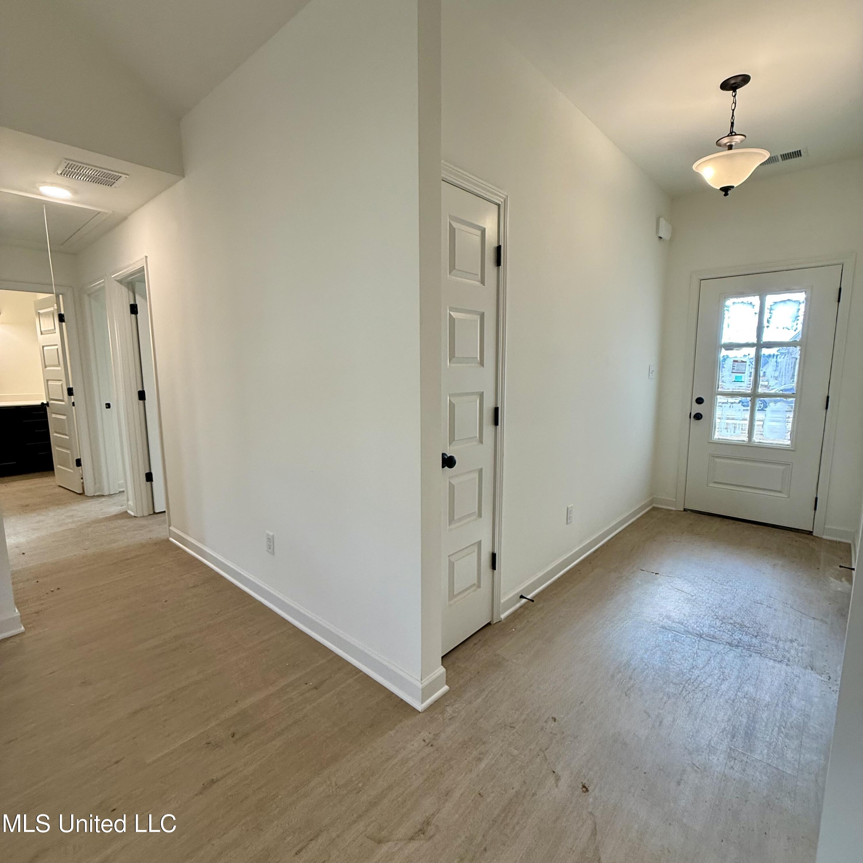 8905 Tucker Lane, Southaven, Mississippi image 5