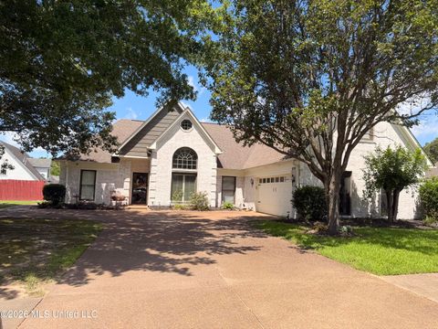 Homes For Sale - 6191 Berkshire Circle<br/> Southaven, MS 38671