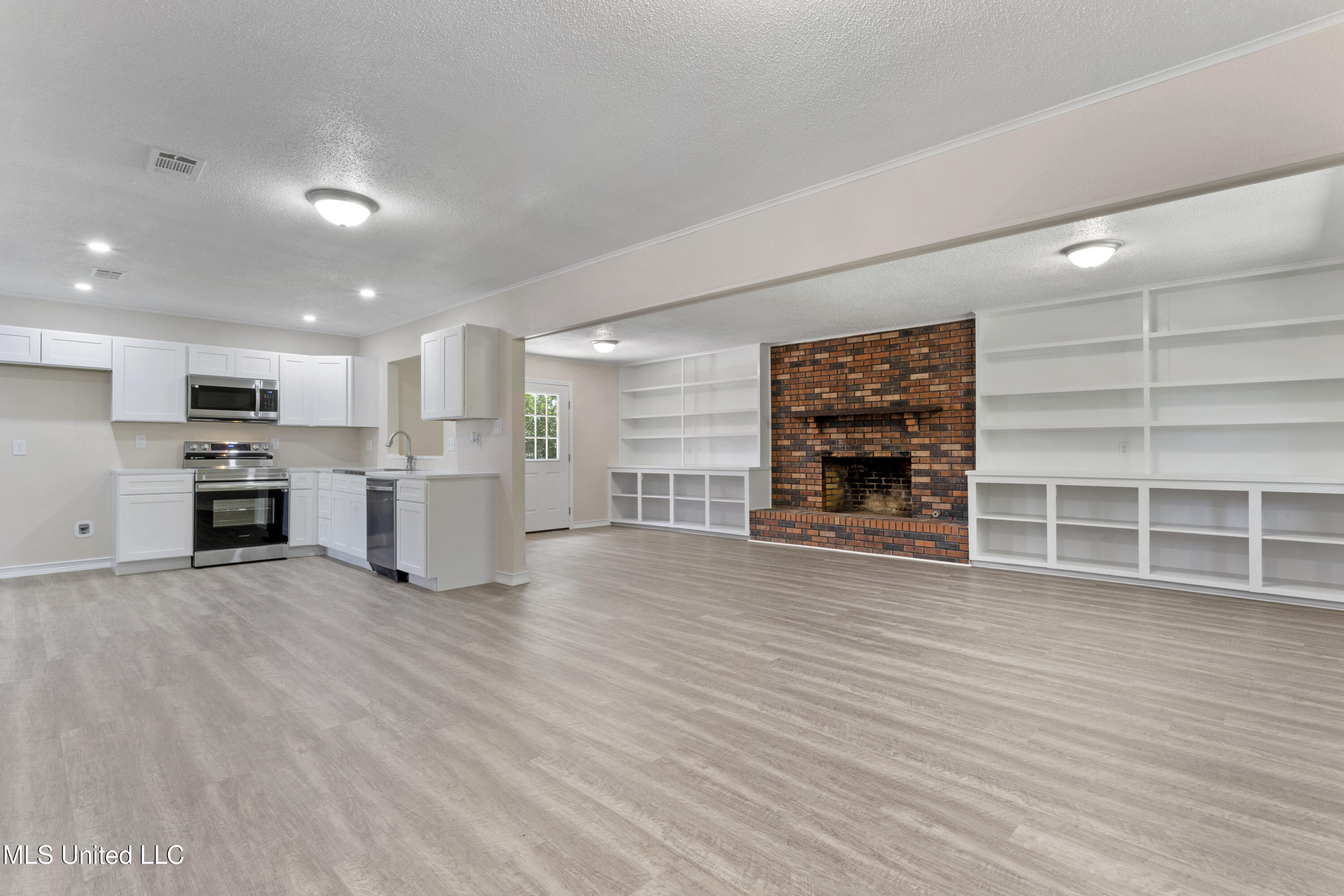 2410 E Birch Drive, Gulfport, Mississippi image 11