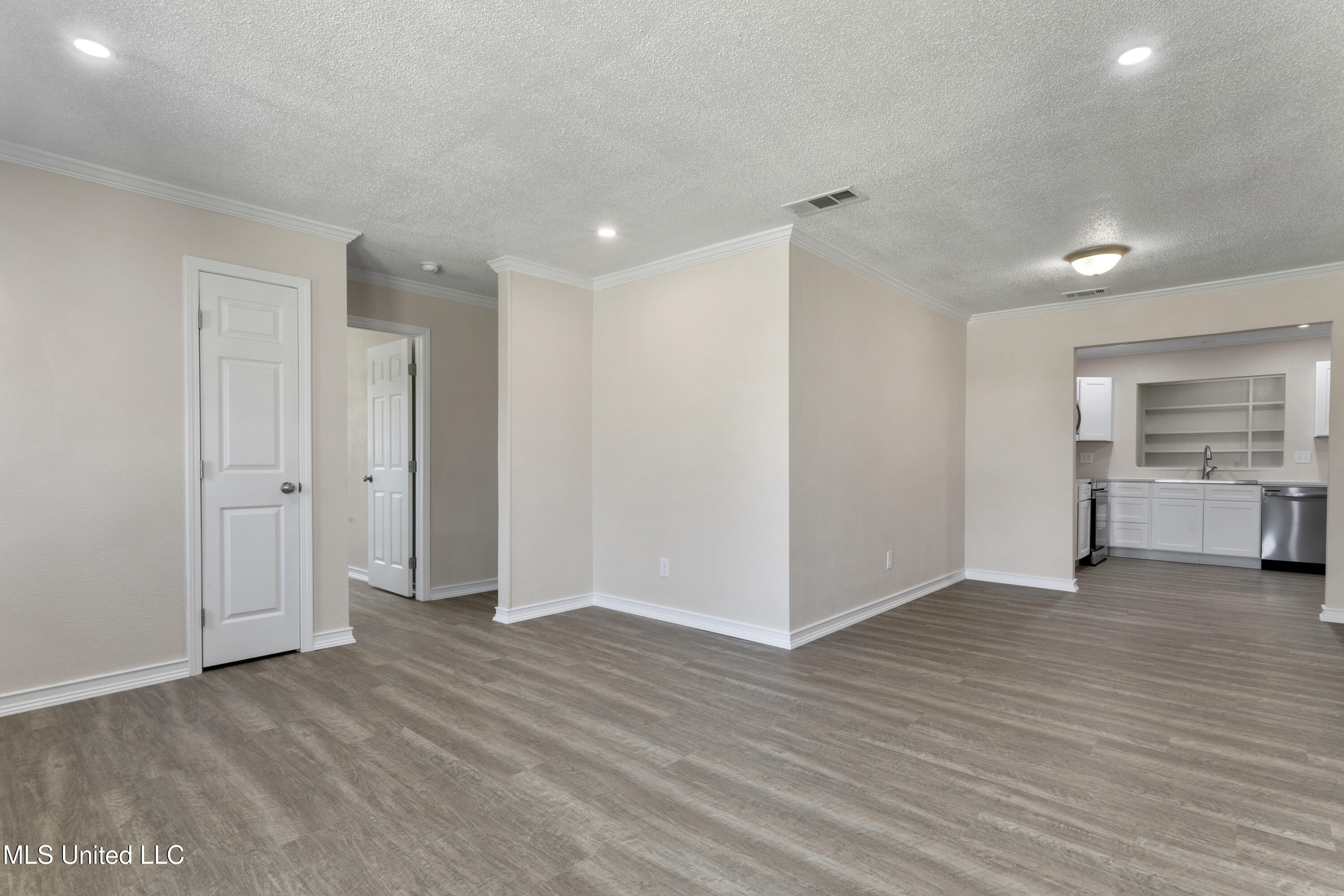 2410 E Birch Drive, Gulfport, Mississippi image 6
