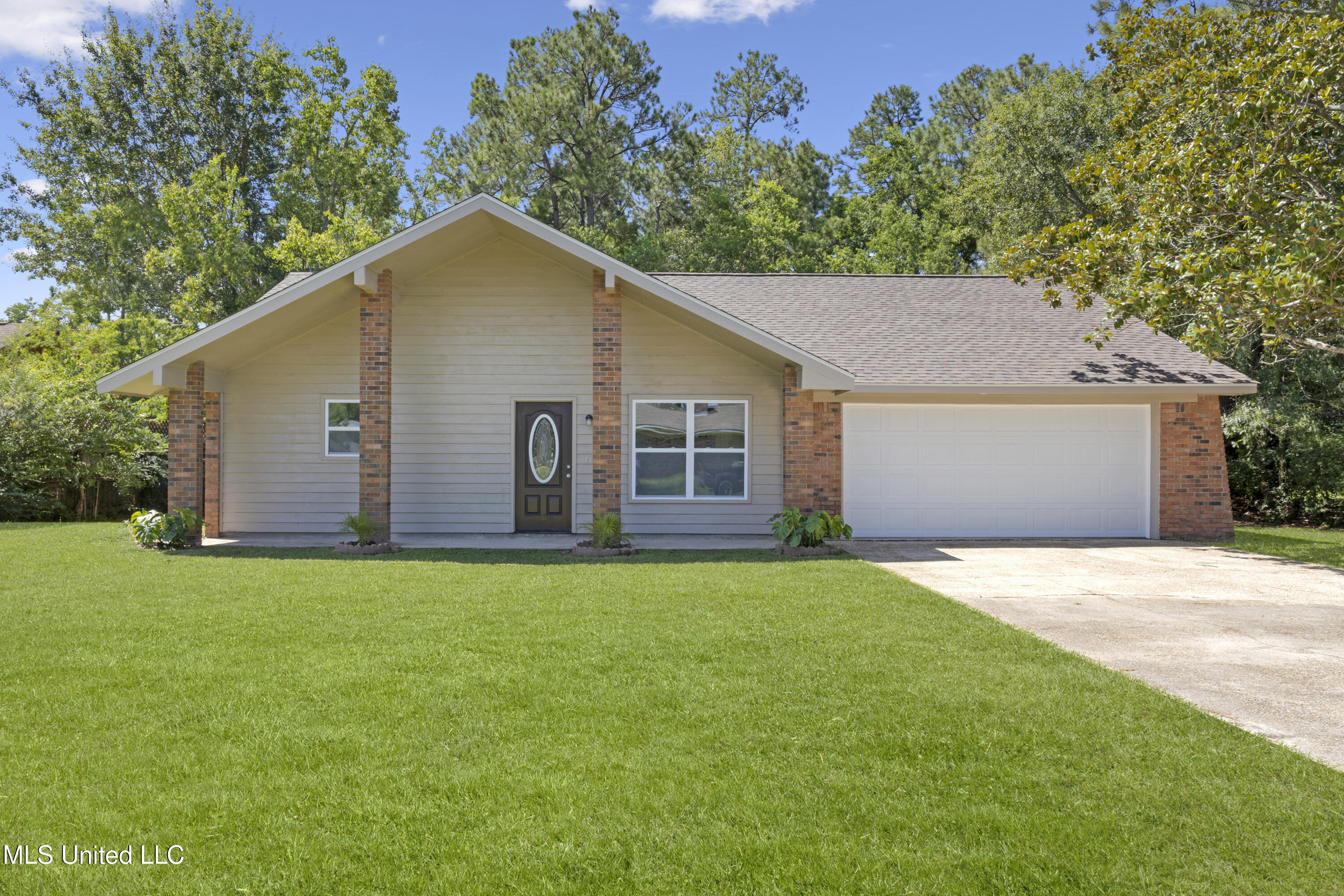 2410 E Birch Drive, Gulfport, Mississippi image 1