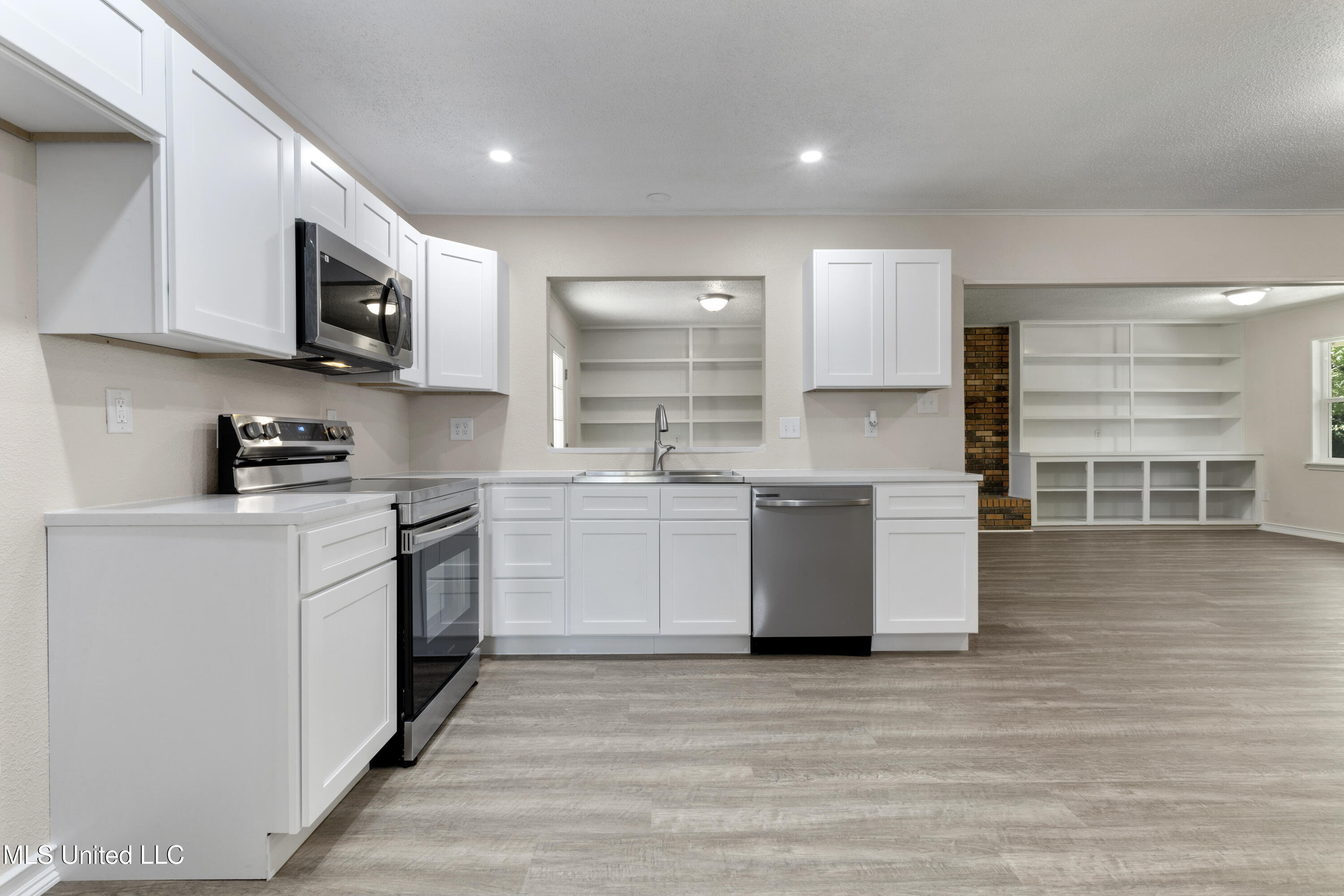 2410 E Birch Drive, Gulfport, Mississippi image 7