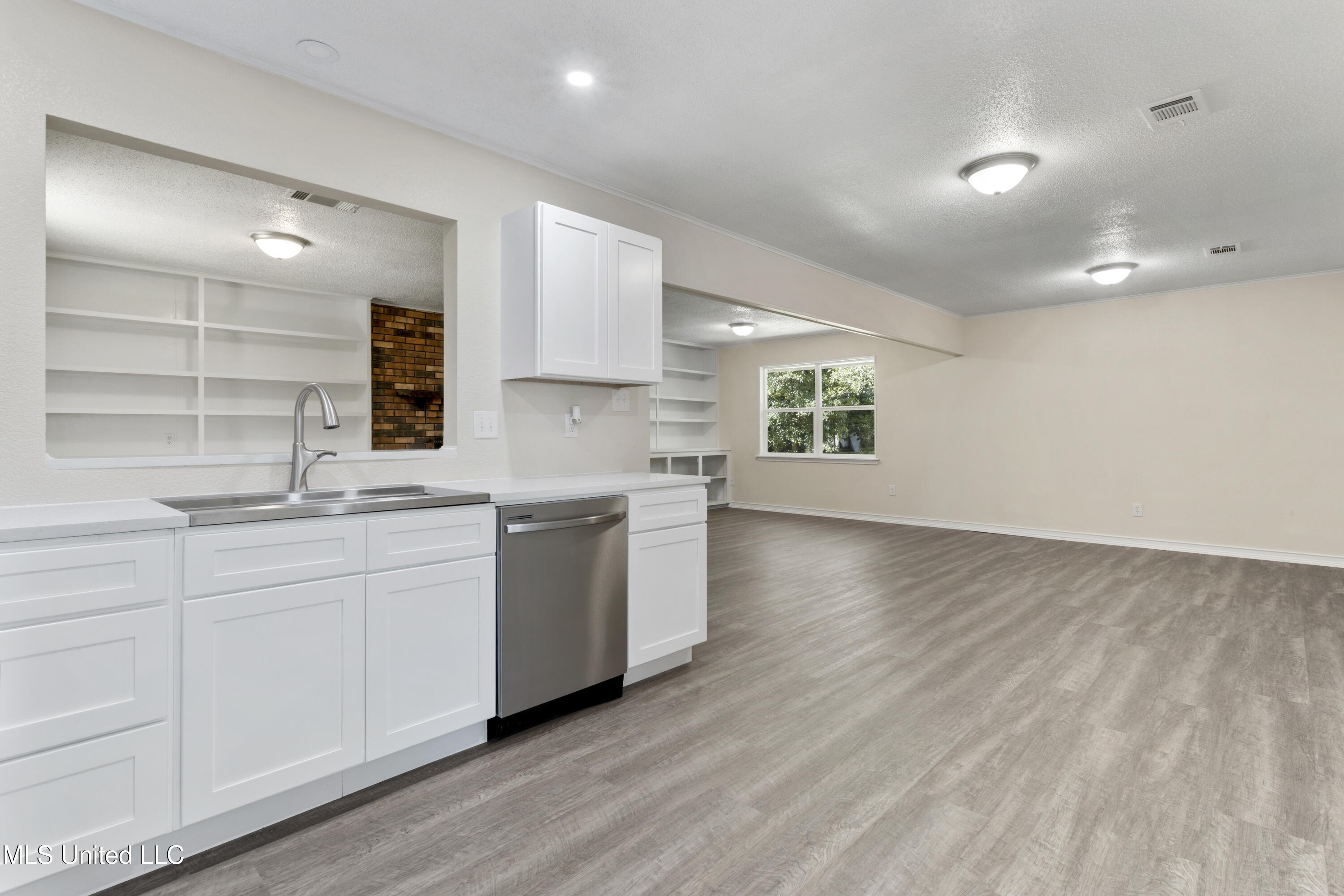 2410 E Birch Drive, Gulfport, Mississippi image 9