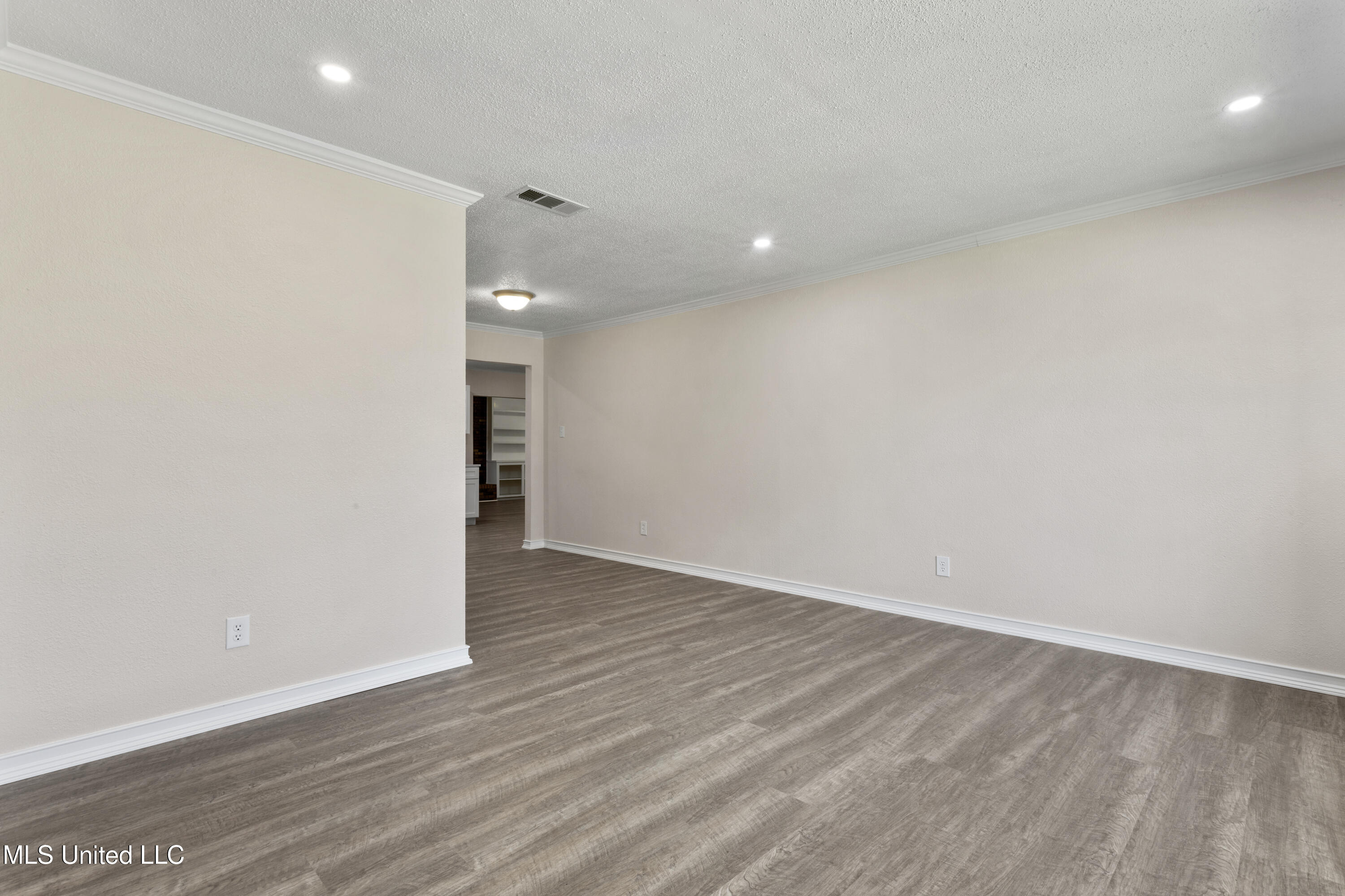 2410 E Birch Drive, Gulfport, Mississippi image 4