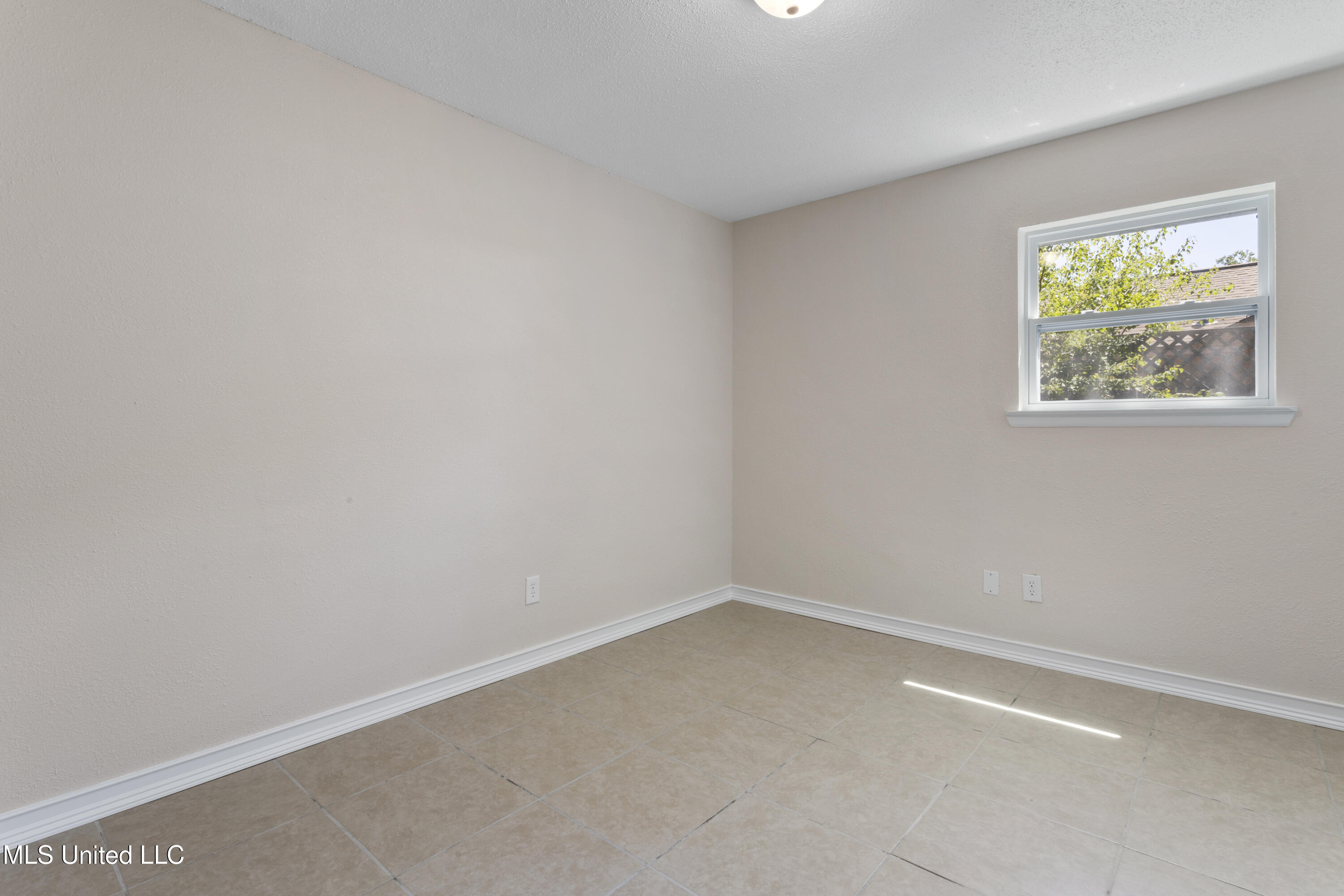 2410 E Birch Drive, Gulfport, Mississippi image 24