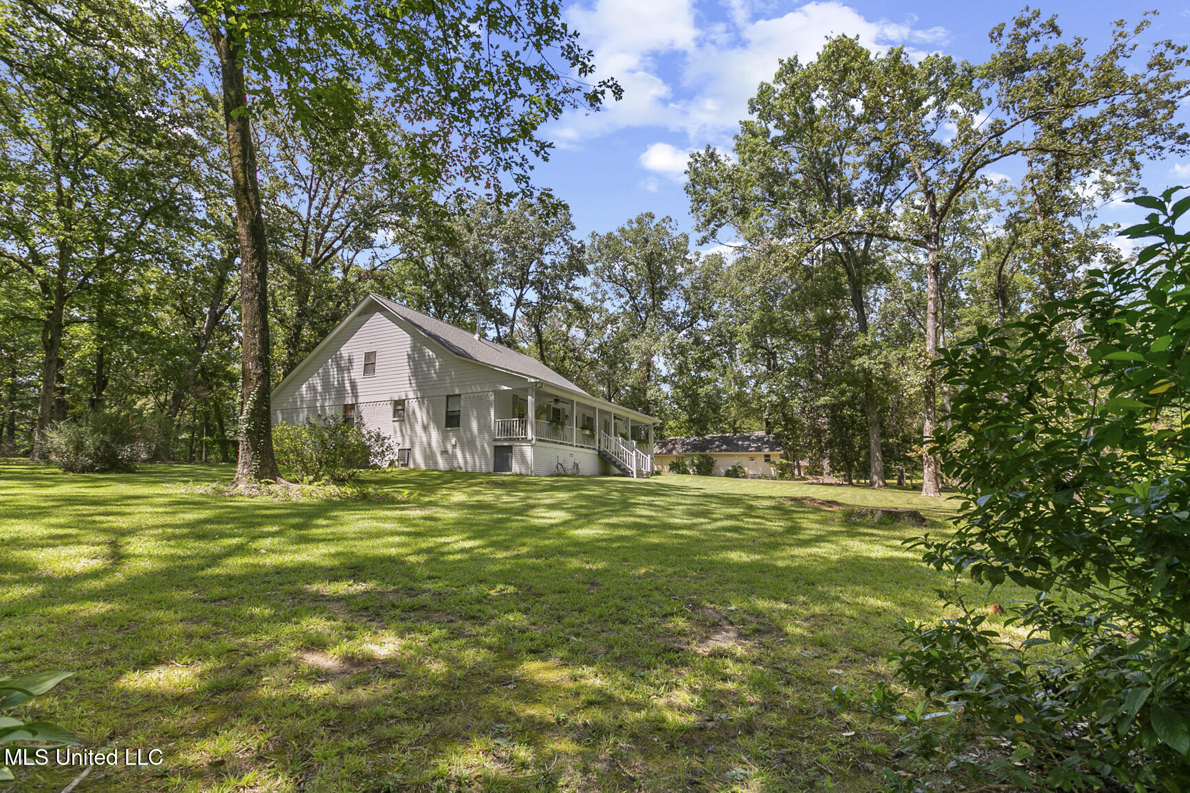 584 Cherry Rose Lane, Canton, Mississippi image 4