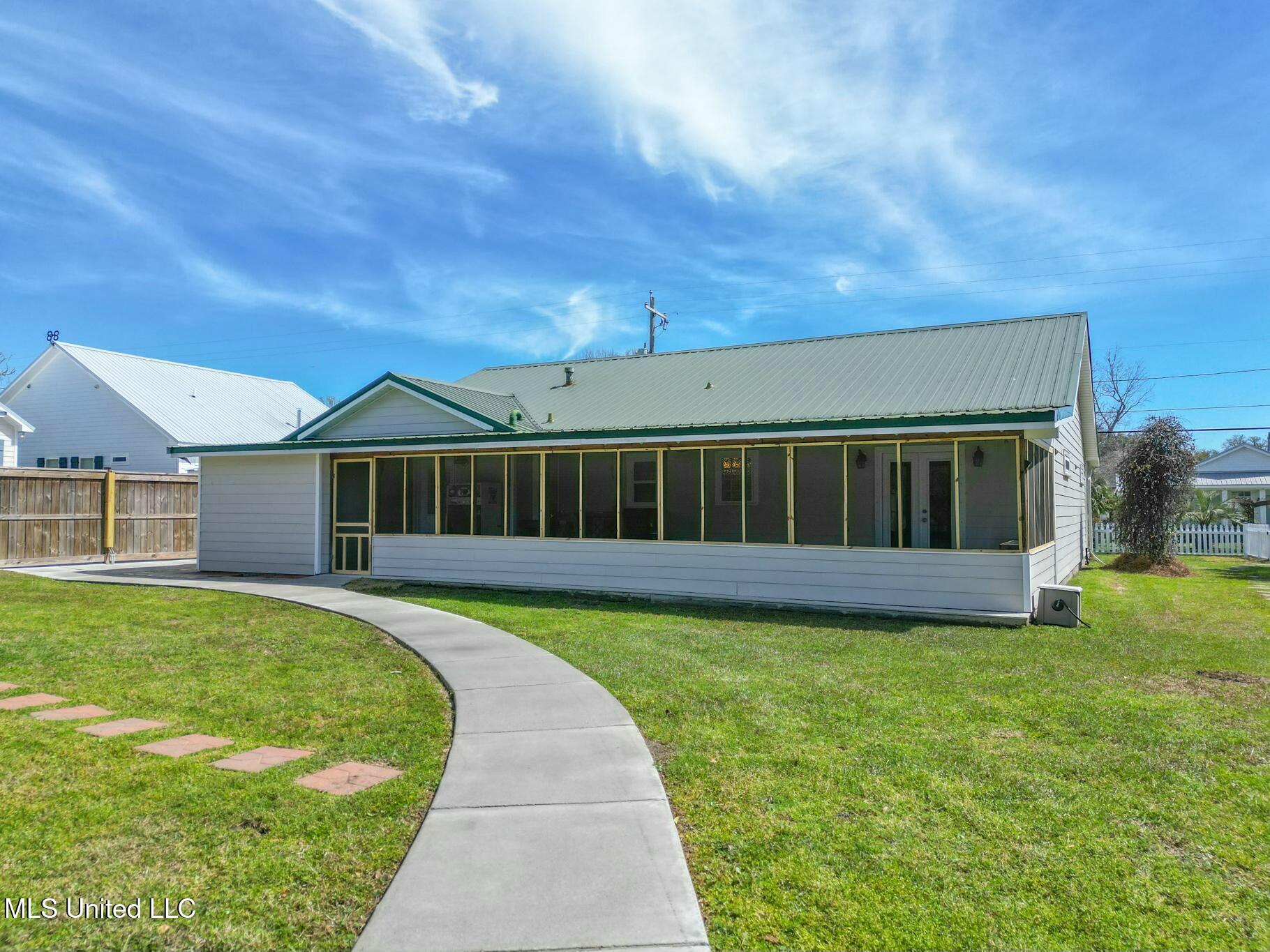 404 Third Street, Bay Saint Louis, Mississippi image 27