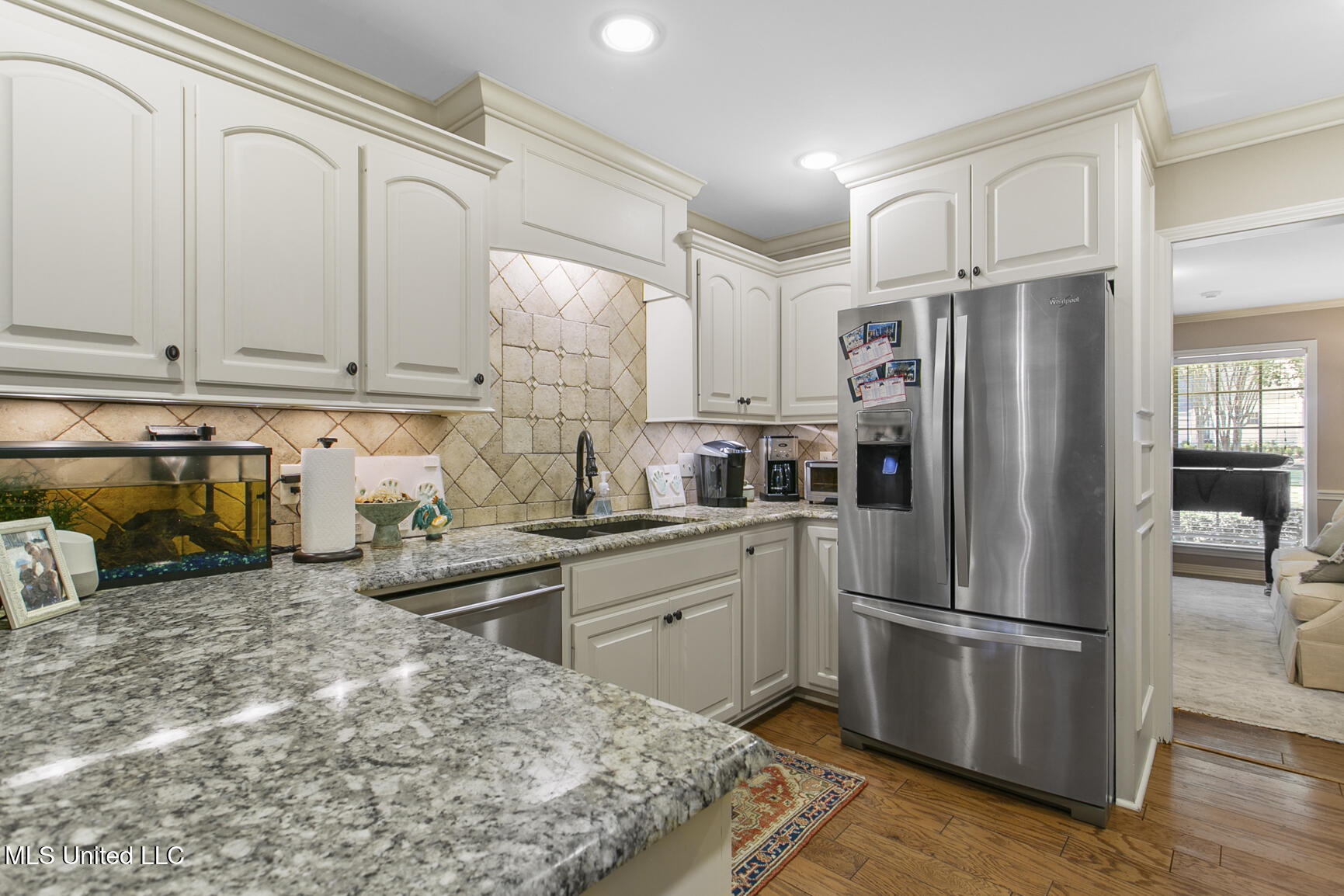 2315 E East Manor Drive, Jackson, Mississippi image 9