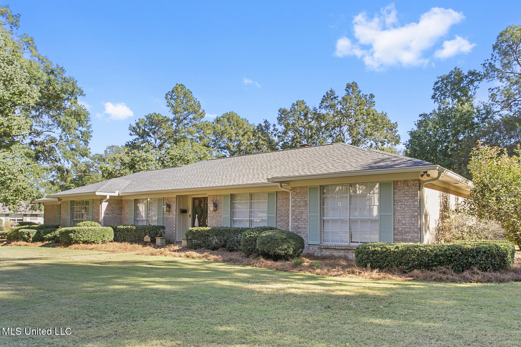 2315 E East Manor Drive, Jackson, Mississippi image 3