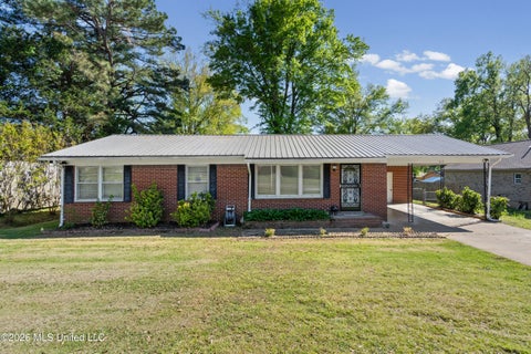 Homes For Sale - 715 Coleman Avenue<br/> Holly Springs, MS 38635