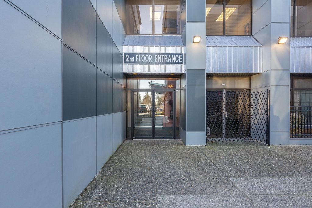 Photo of 33119 South Fraser Way #202, Abbotsford, BC V2S 6P9 (MLS # C8077901)