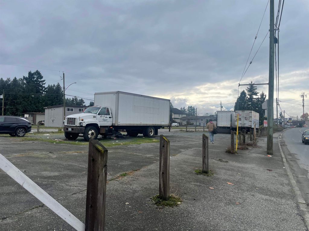 Photo of 31648 South Fraser Way, Abbotsford, BC V2T 1C8 (MLS # C8079000)
