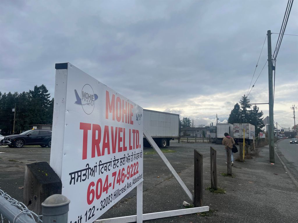 Photo of 31648 South Fraser Way, Abbotsford, BC V2T 1C8 (MLS # C8078999)