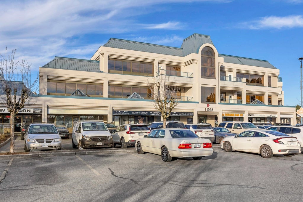Photo of 31935 South Fraser Way #320, Abbotsford, BC V2T 5N7 (MLS # C8080455)