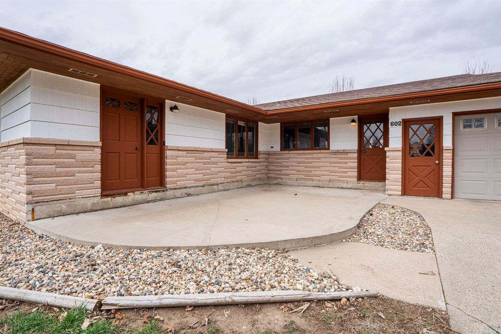 Photo of 602 6th St, Ireton, IA 51027 (MLS # 832418)