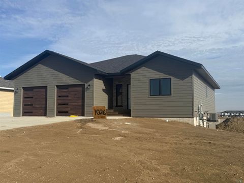 Photo of 1026 15th St Cir NE, Sioux Center, IA 51250 (MLS # 831532)