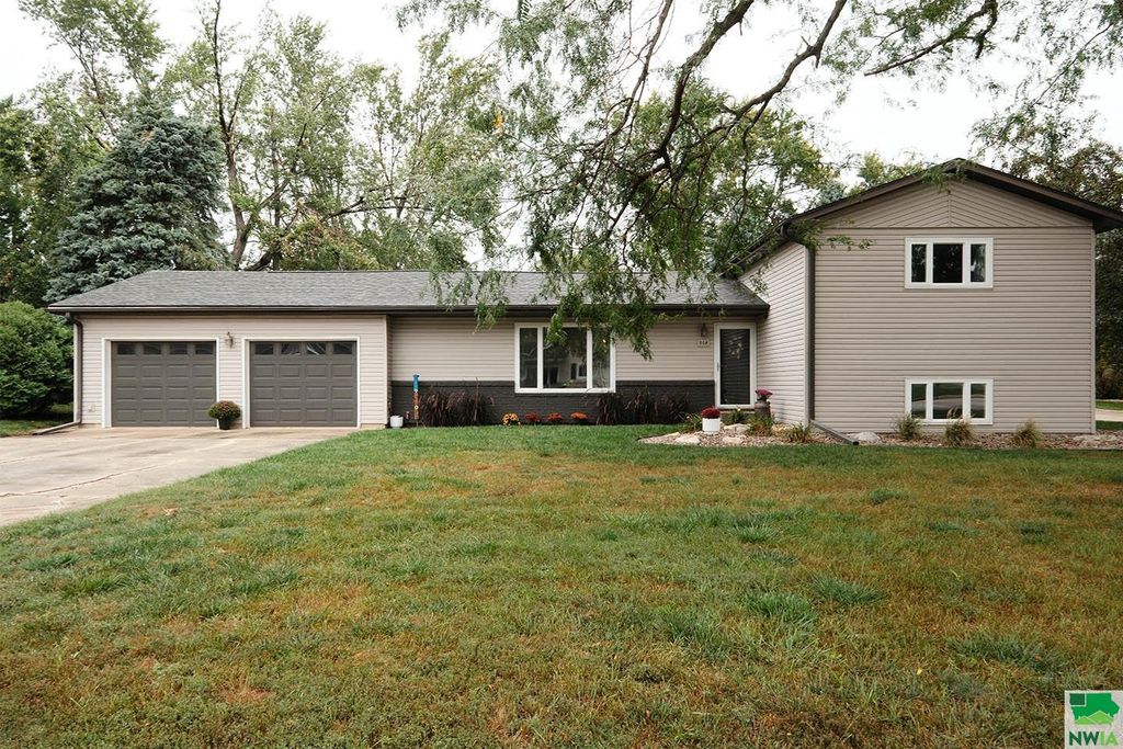 Photo of 508 Zuider Zee Drive SE Dr, Orange City, IA 51041 (MLS # 830373)