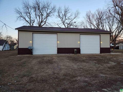 Photo of 822 5th Street, Sheldon, IA 51201 (MLS # 827349)