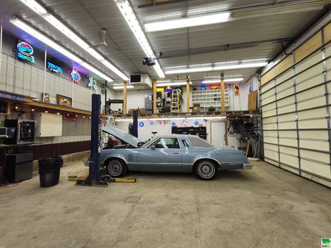 Tiny photo for 822 5th Street, Sheldon, IA 51201 (MLS # 827349)