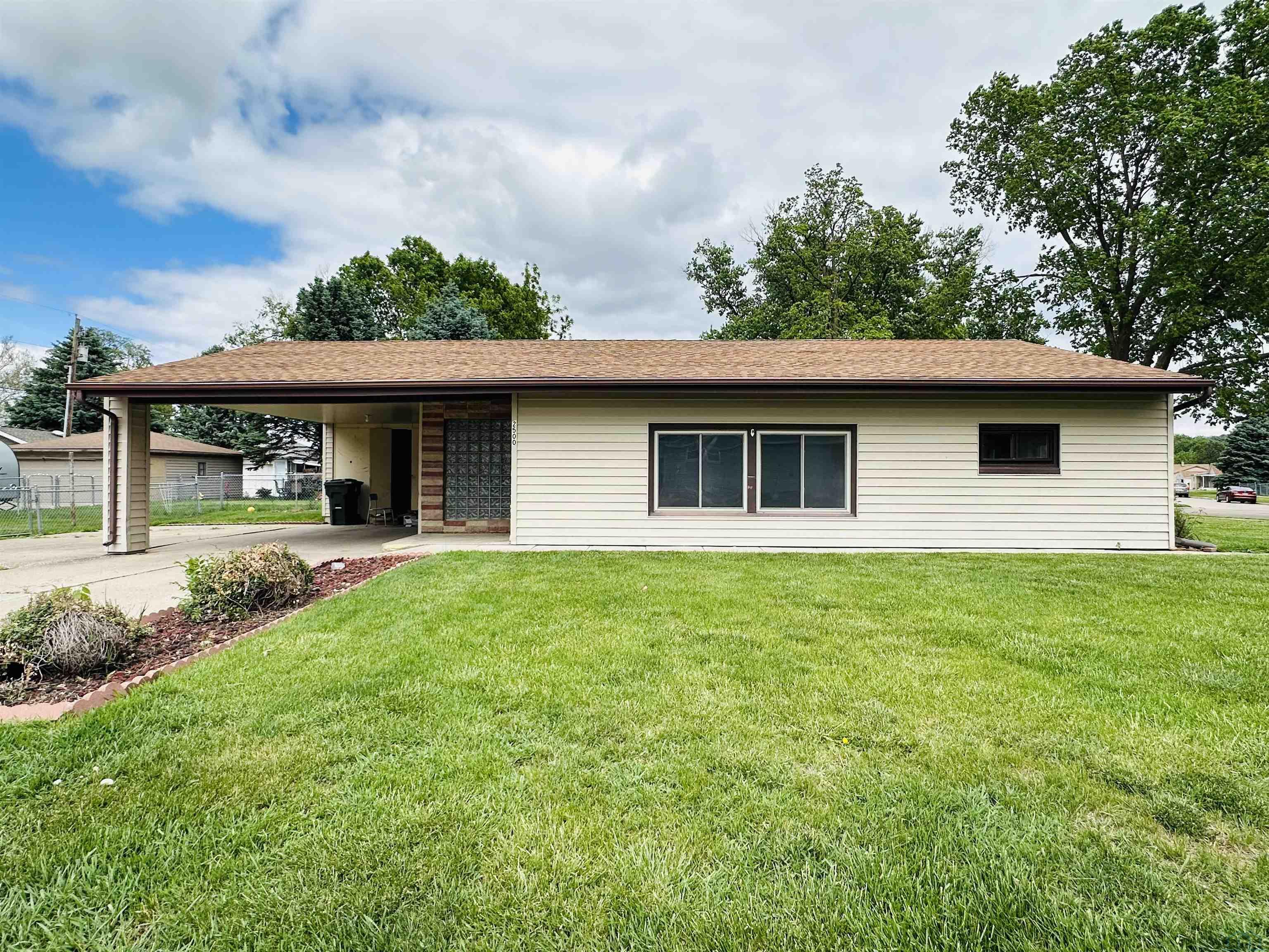 Photo 1 of 22 — 2500 Bourette St, Sioux City, IA 51109