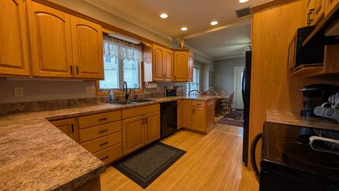 Tiny photo for 234 2nd Ave NE Ave, Sioux Center, IA 51250 (MLS # 832230)