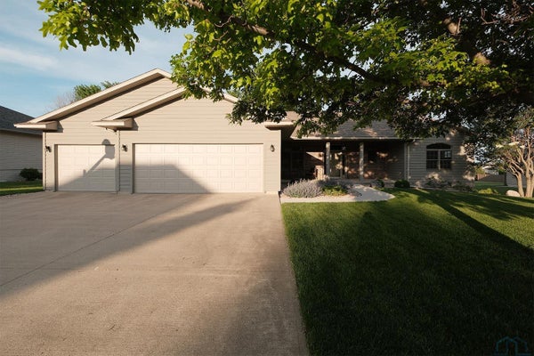 1642 4TH AVE SE, SIOUX CENTER, IA 51250 - Image 07c0e1fa507d56ecff9e2b4e7c42a316/786219848