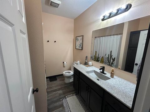 Tiny photo for 936 14th Street Circle NE, Sioux Center, IA 51250 (MLS # 832031)