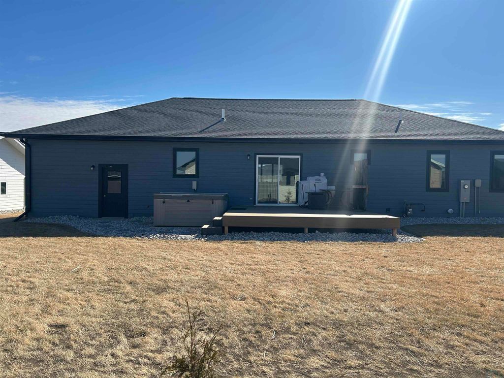 Photo of 936 14th Street Circle NE, Sioux Center, IA 51250 (MLS # 832031)