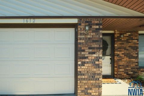 Tiny photo for 1612 Linden Street, Hull, IA 51239 (MLS # 830948)